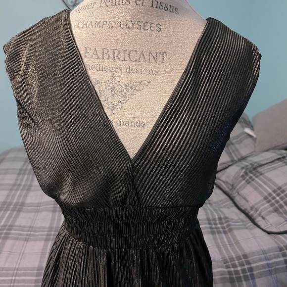 Romeo & Juliet Black and Gold Goddess Chiffon Dress. Size Medium. - Picture 2 of 6